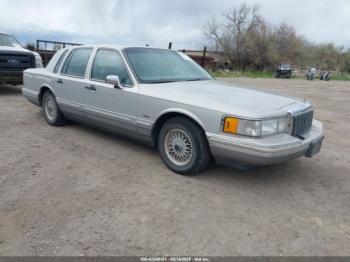  Salvage Lincoln Towncar