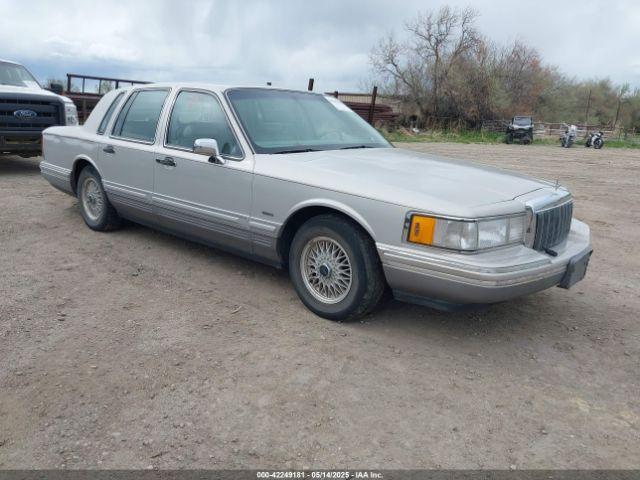  Salvage Lincoln Towncar
