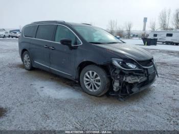  Salvage Chrysler Pacifica