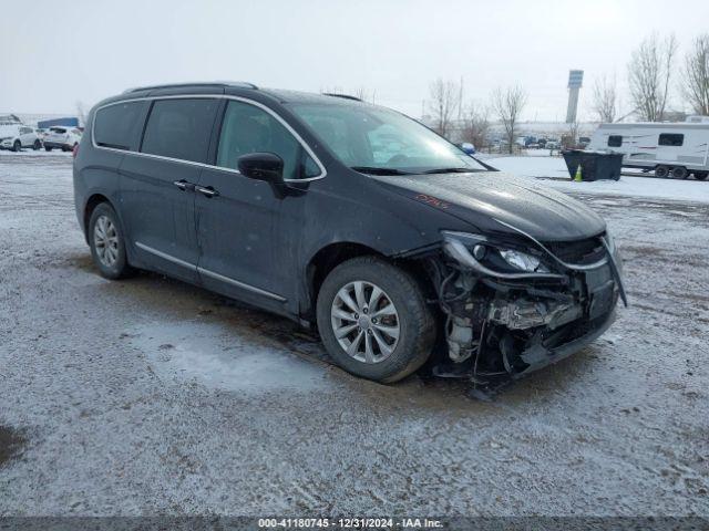  Salvage Chrysler Pacifica