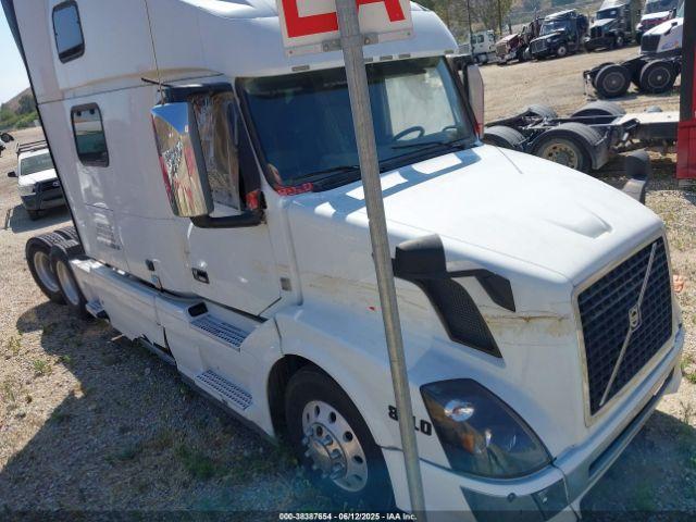  Salvage Volvo Vn
