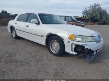  Salvage Lincoln Towncar